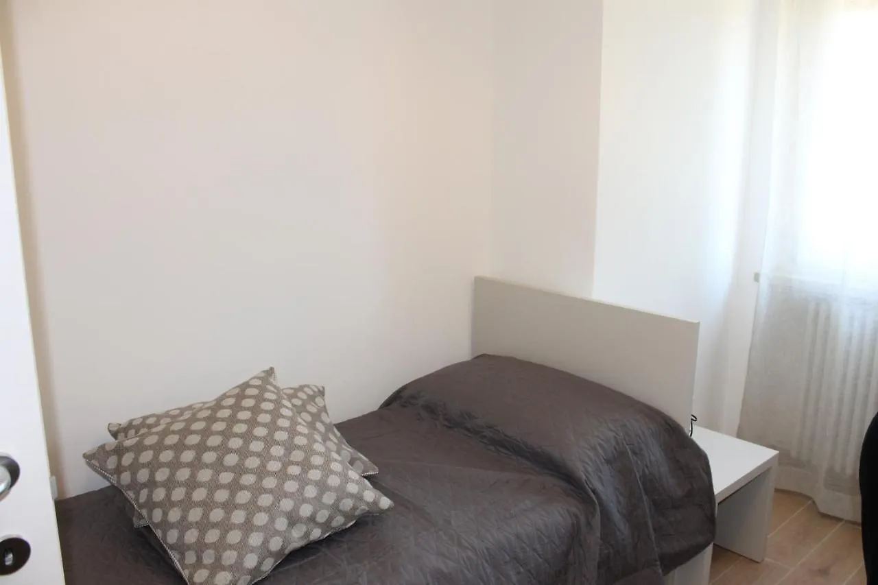 Appartamento Poggio di Pastrengo 0*,  Italia